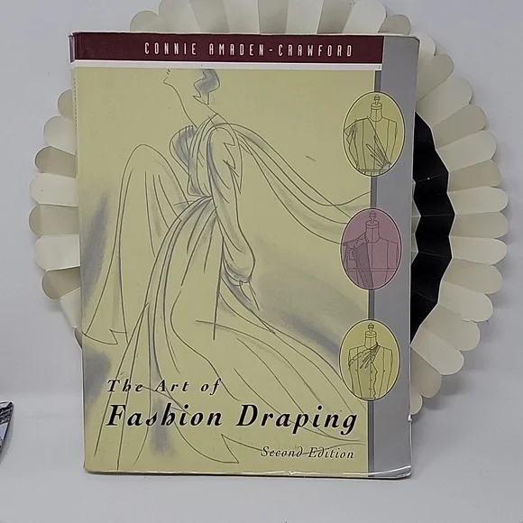 The Art Of Fashion Draping 2nd Edition Connie Amaden-Crawford - Picture 1 of 6